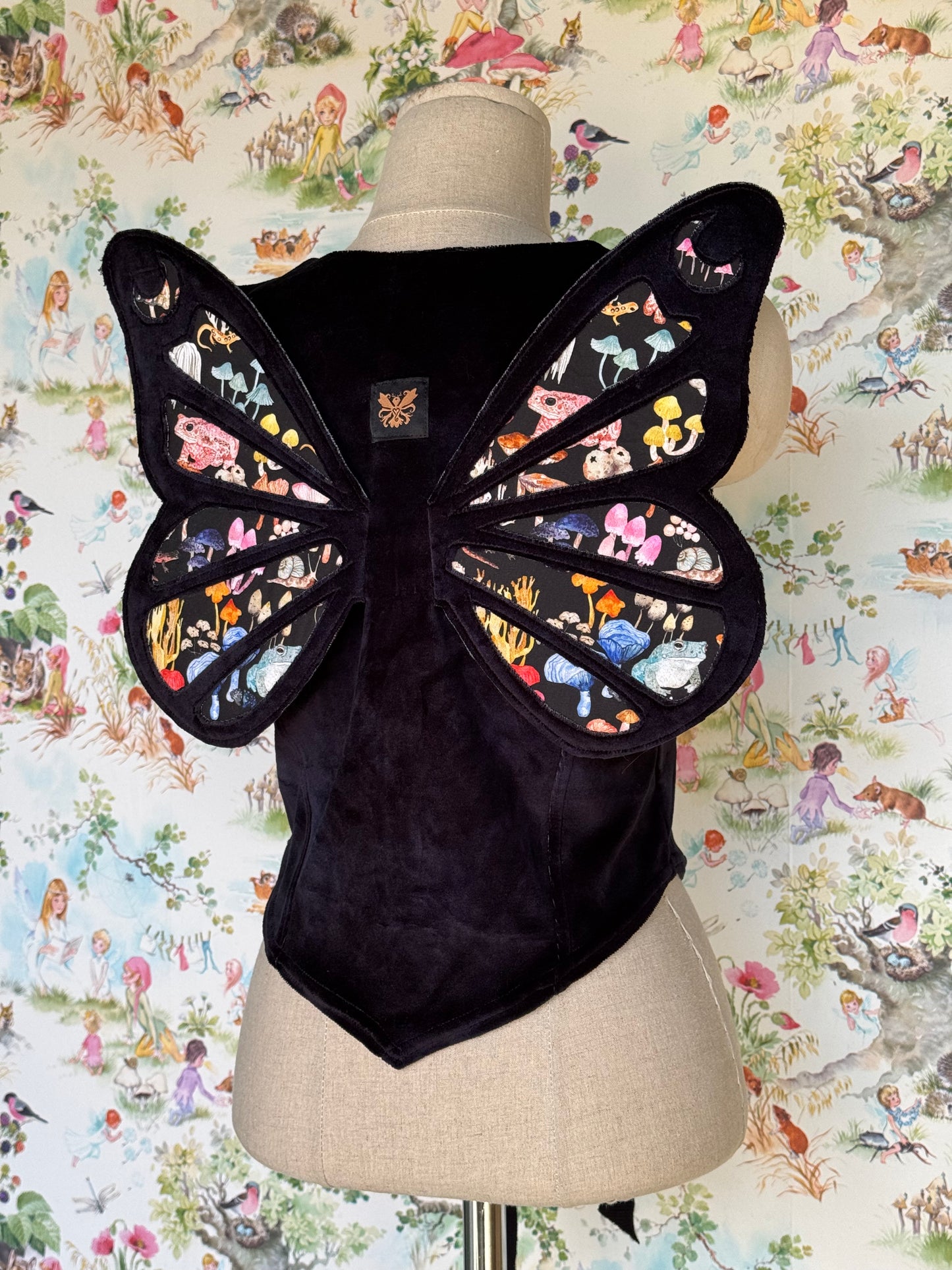 Faewing Vest in Nightmage