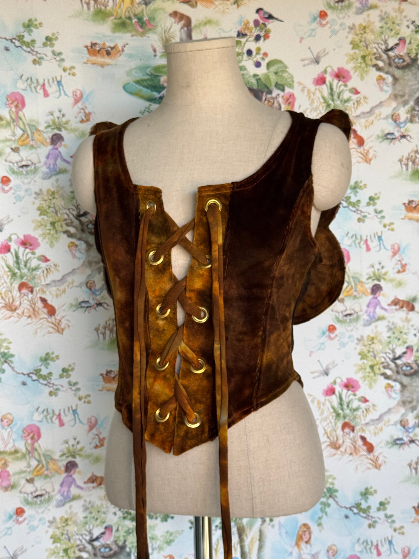 Faewing Vest in Ancient Rust