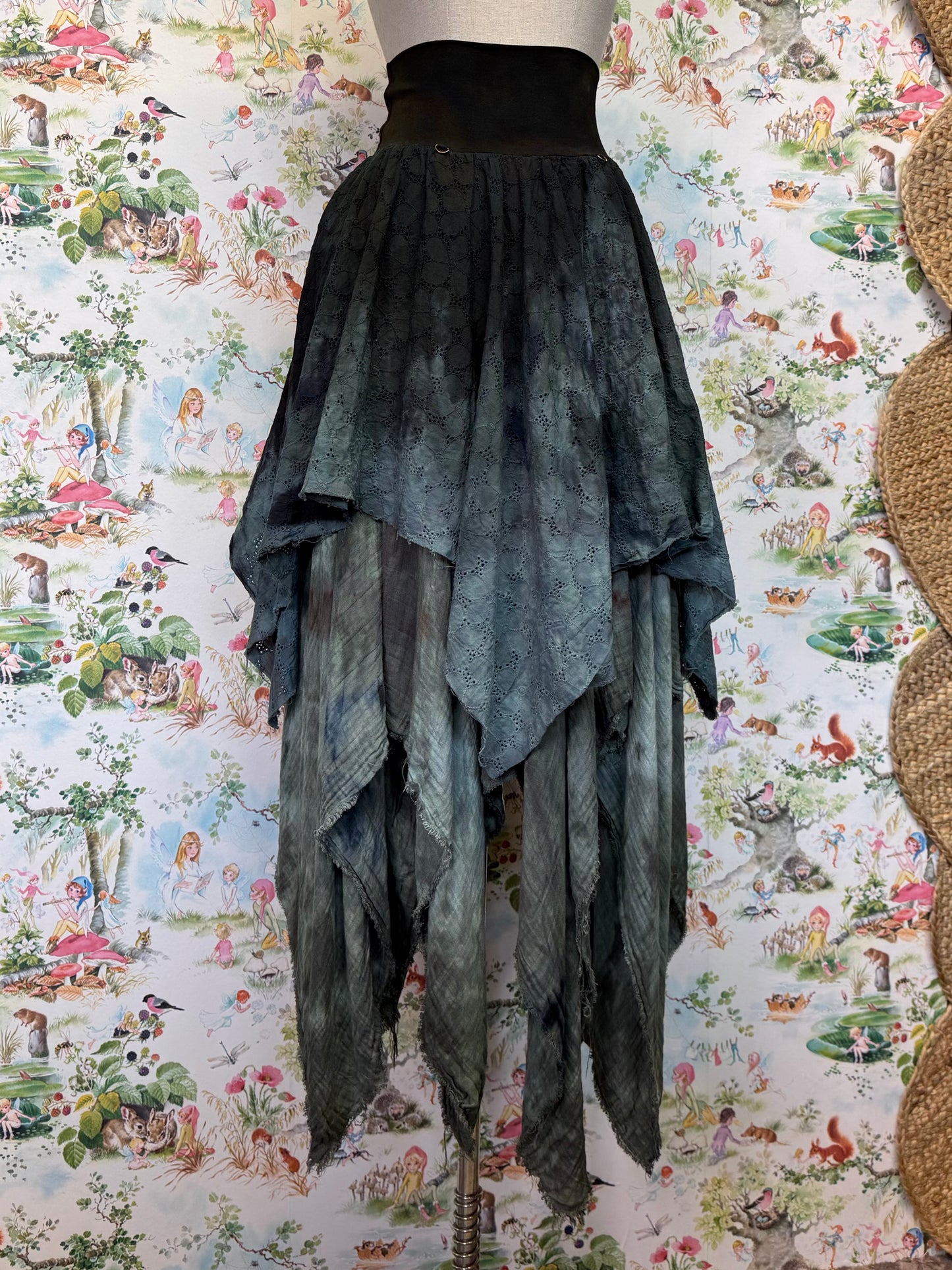 Katipō Cavern Faeble Skirt