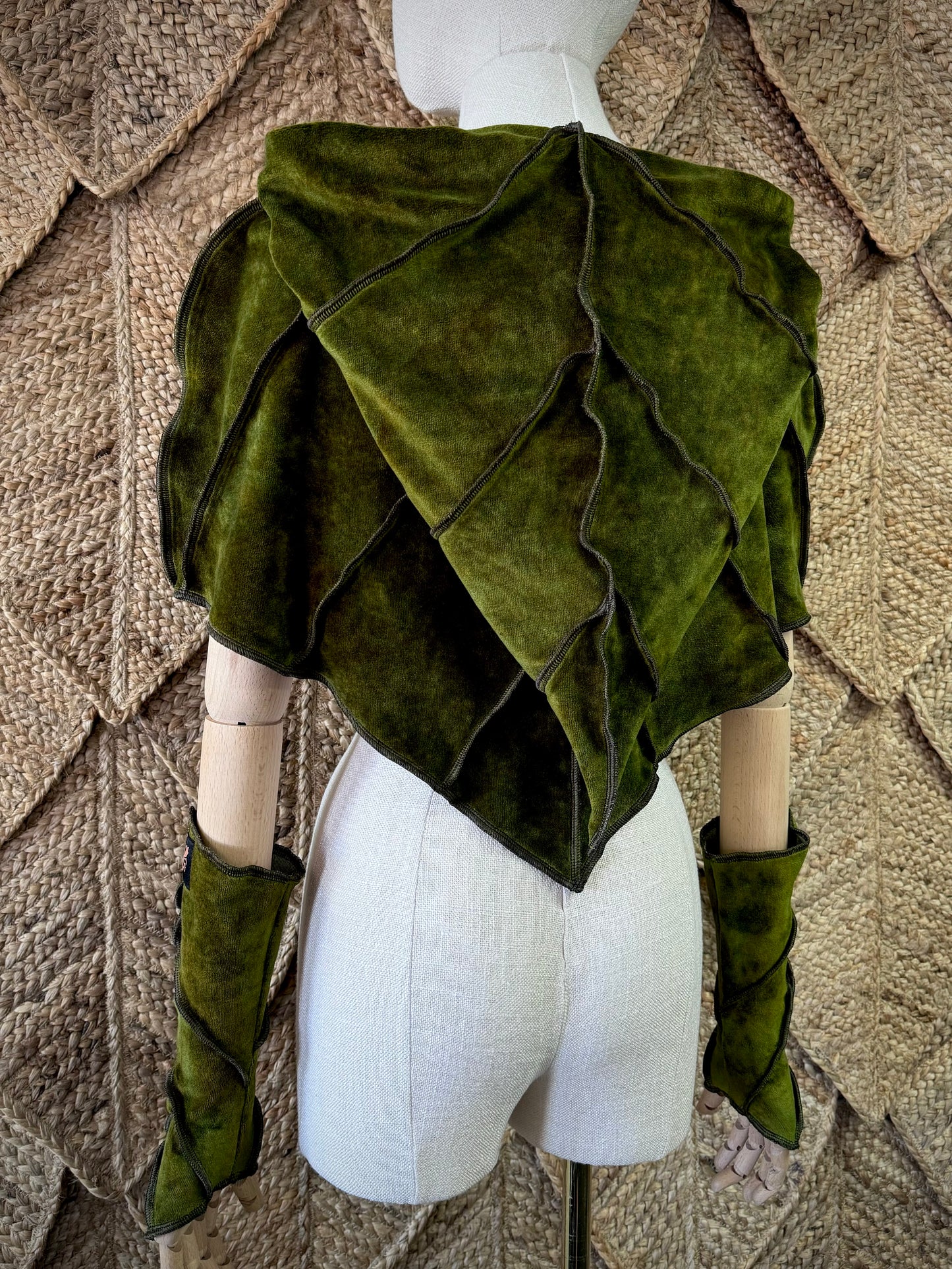 Frond Leafae Poncho Set
