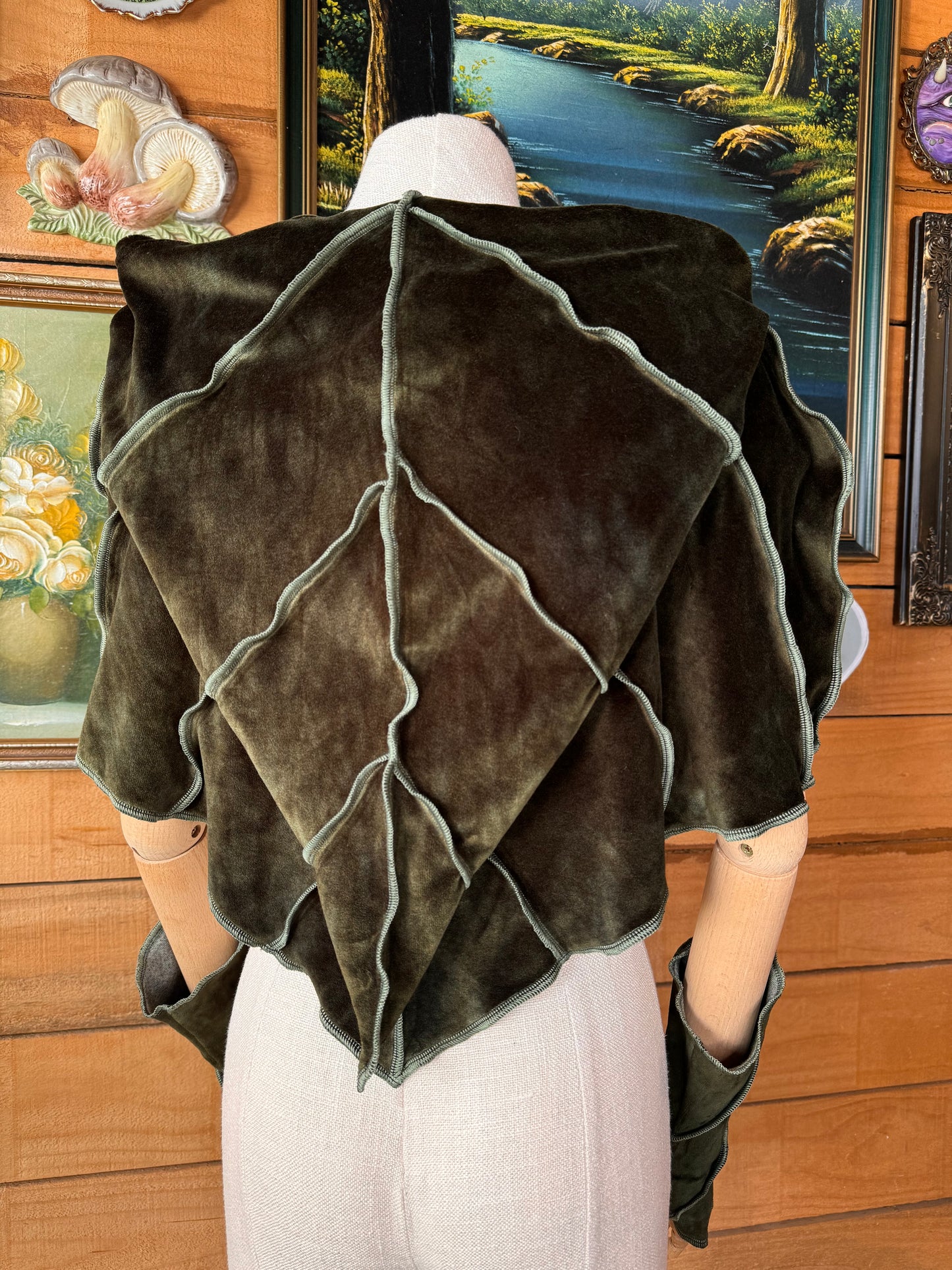 Moss Mountain Leafae Poncho Set