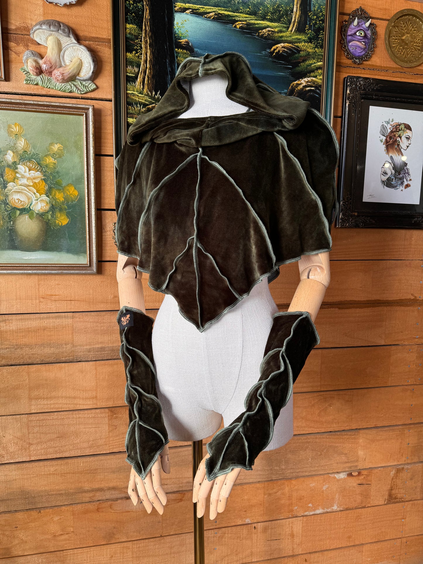 Moss Mountain Leafae Poncho Set