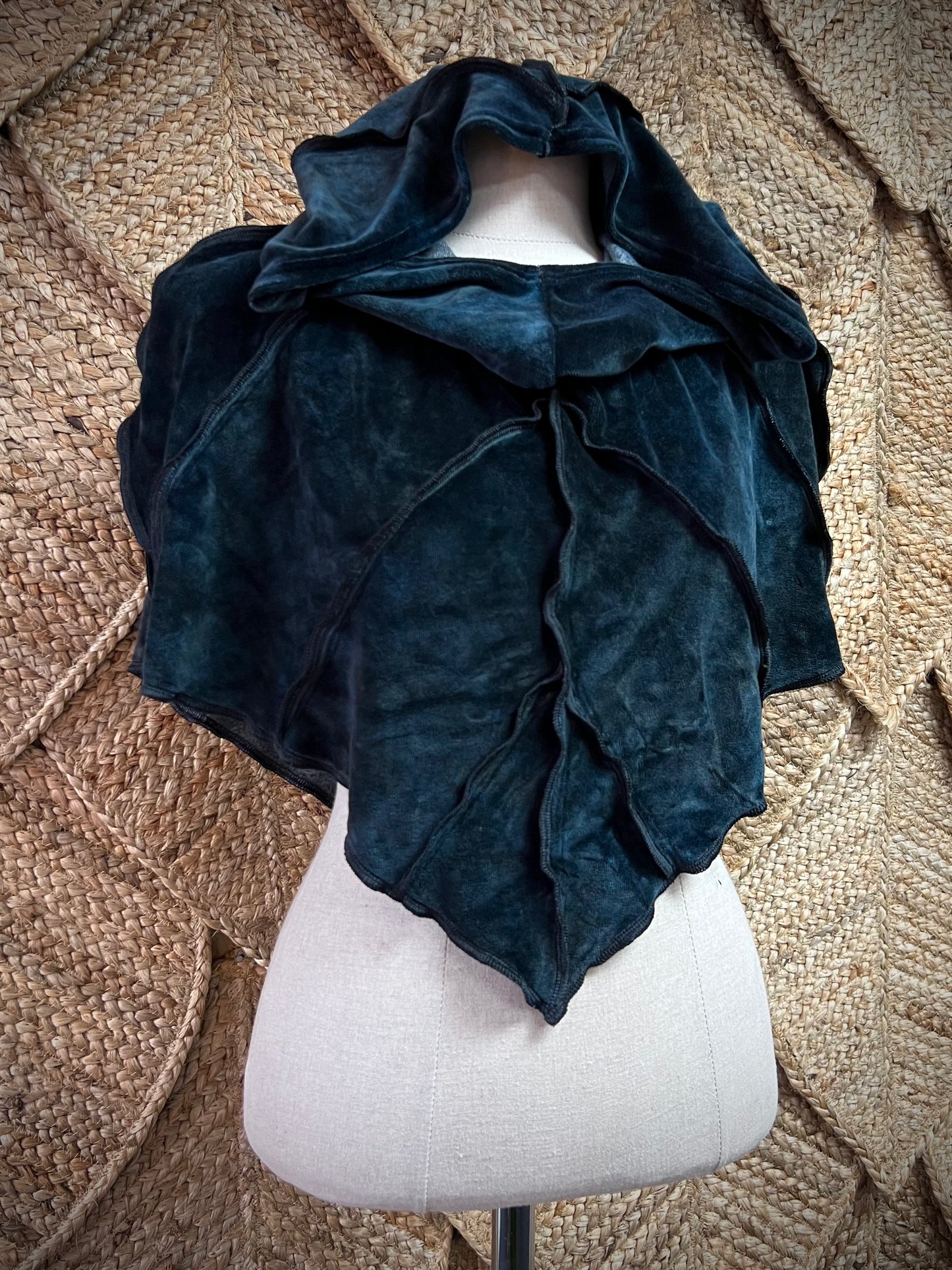 Nightmage Leafae Poncho