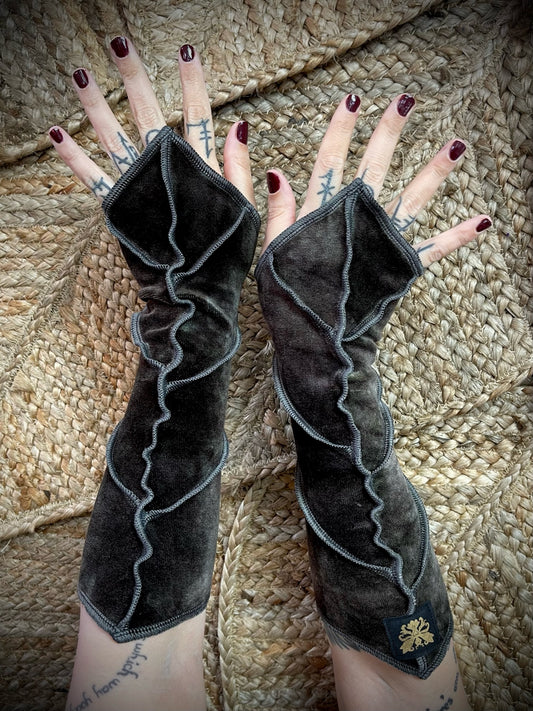 Gargoyle Leafae Arms OSFA