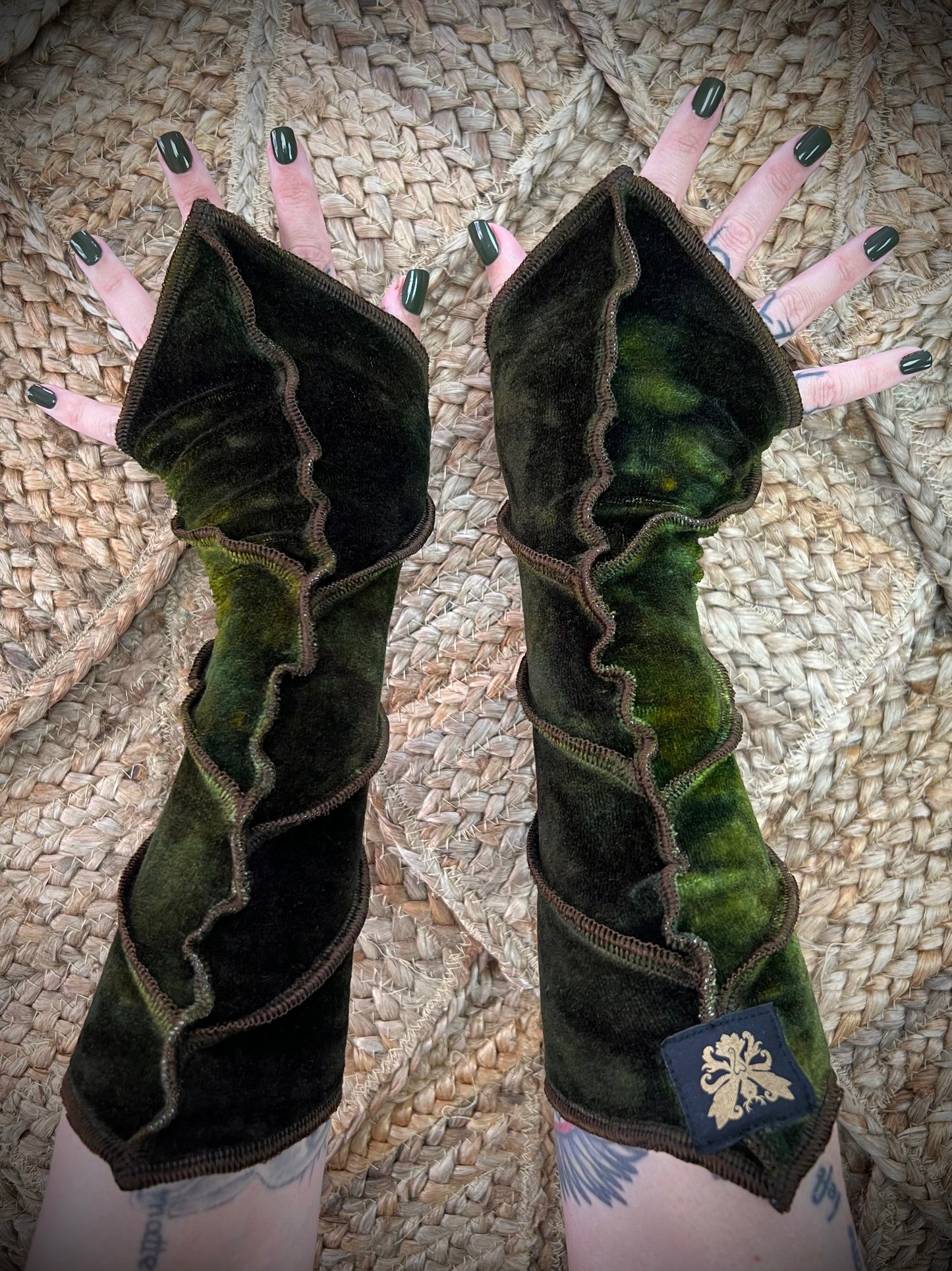 Fern Gully Leafae Arms OSFA