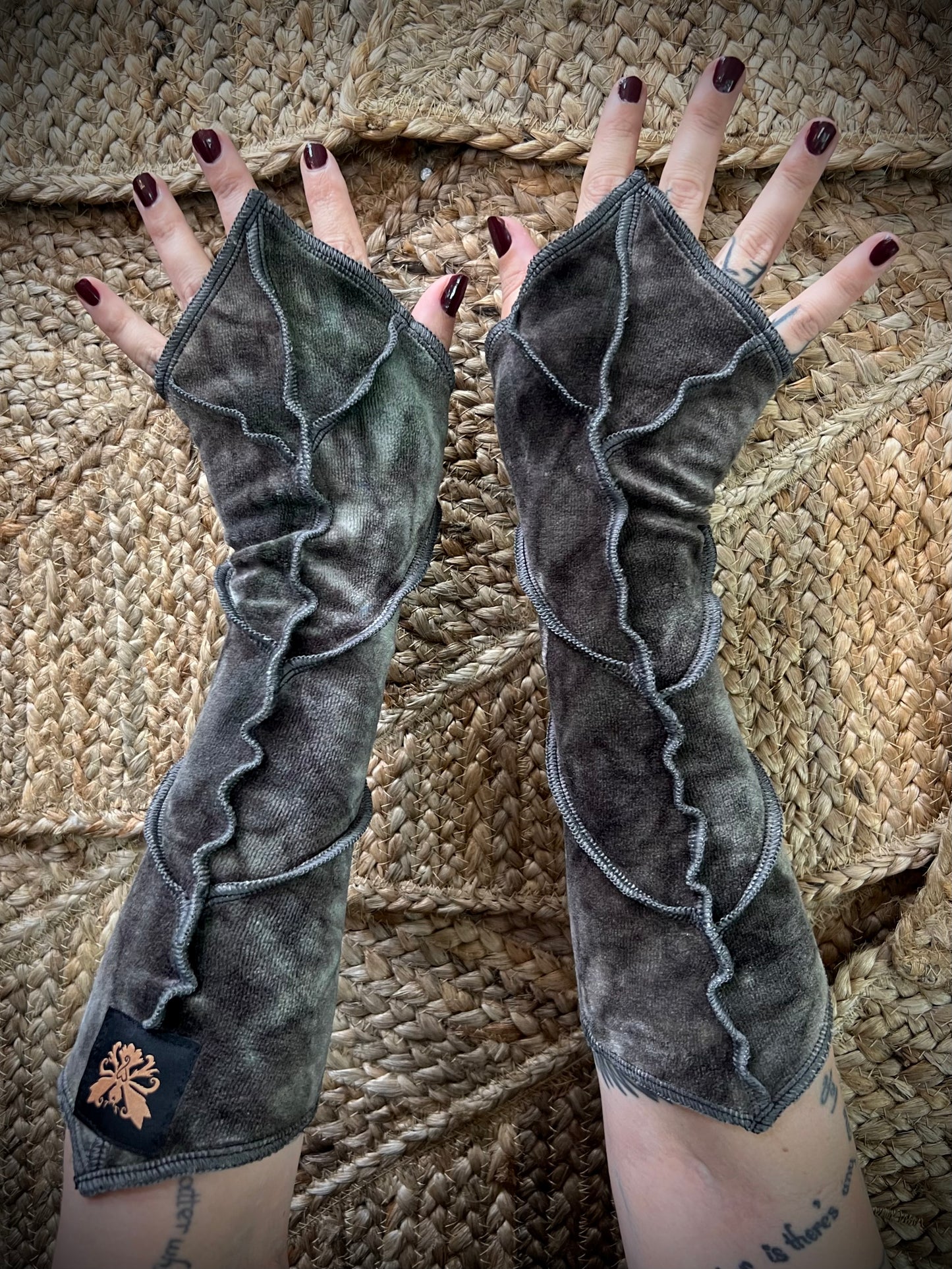 Gargoyle Leafae Arms OSFA