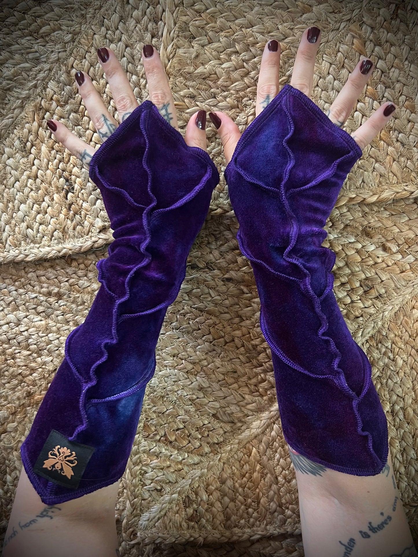 Enchanted Leafae Arms OSFA