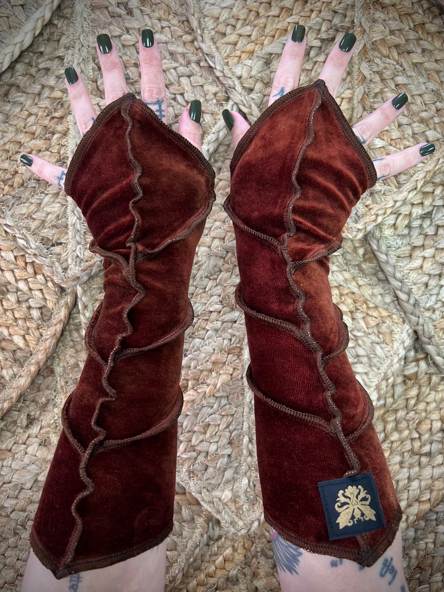 Autumn Leafae Arms OSFA