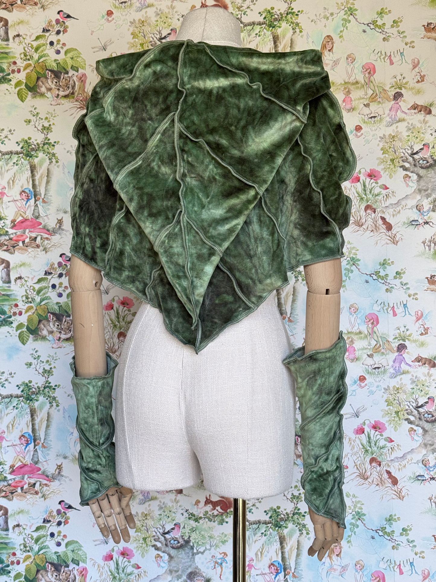 Snowdrop Leafae Poncho Set