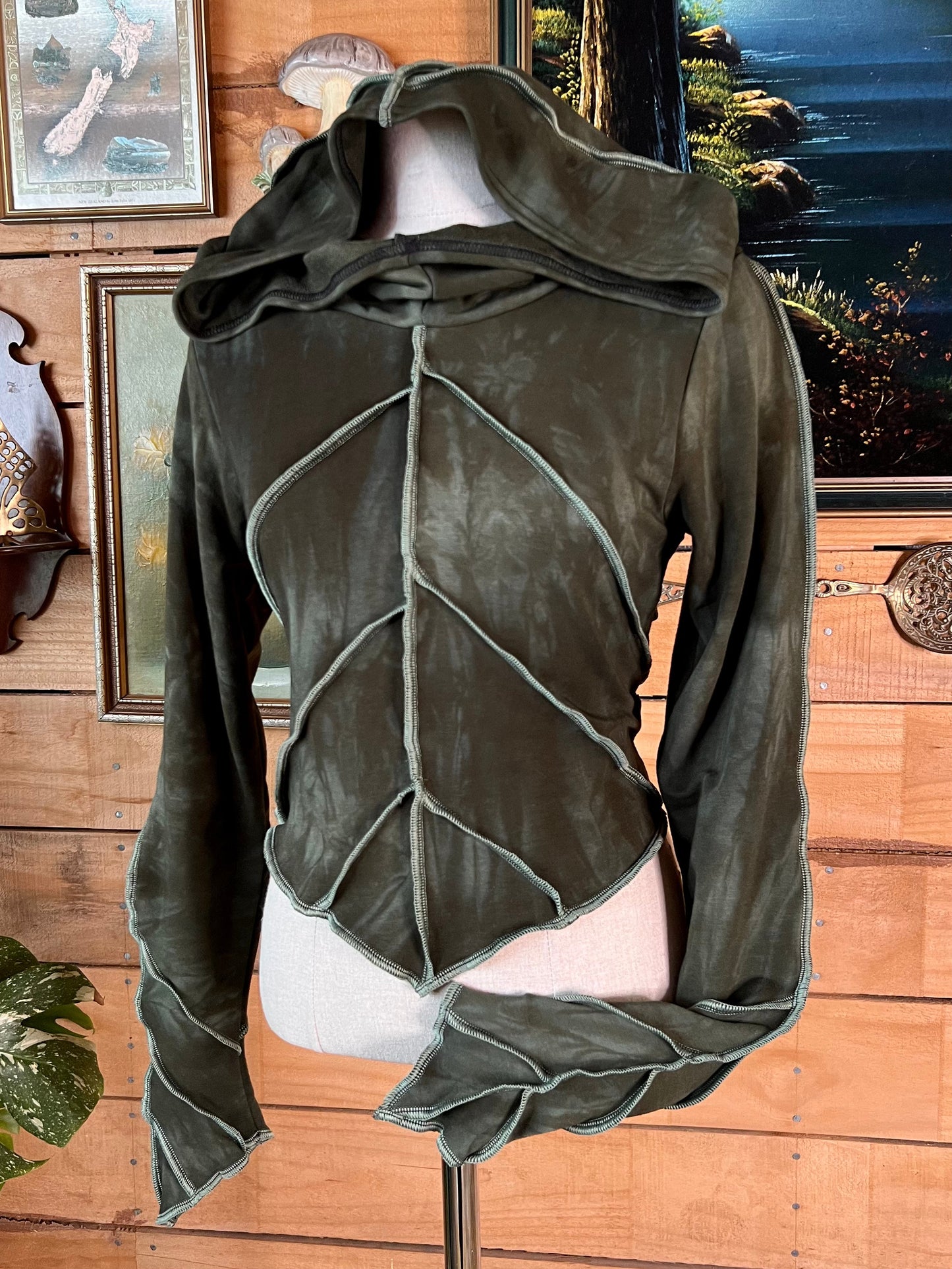 Moss Mountain Leafae Crop Hoodie