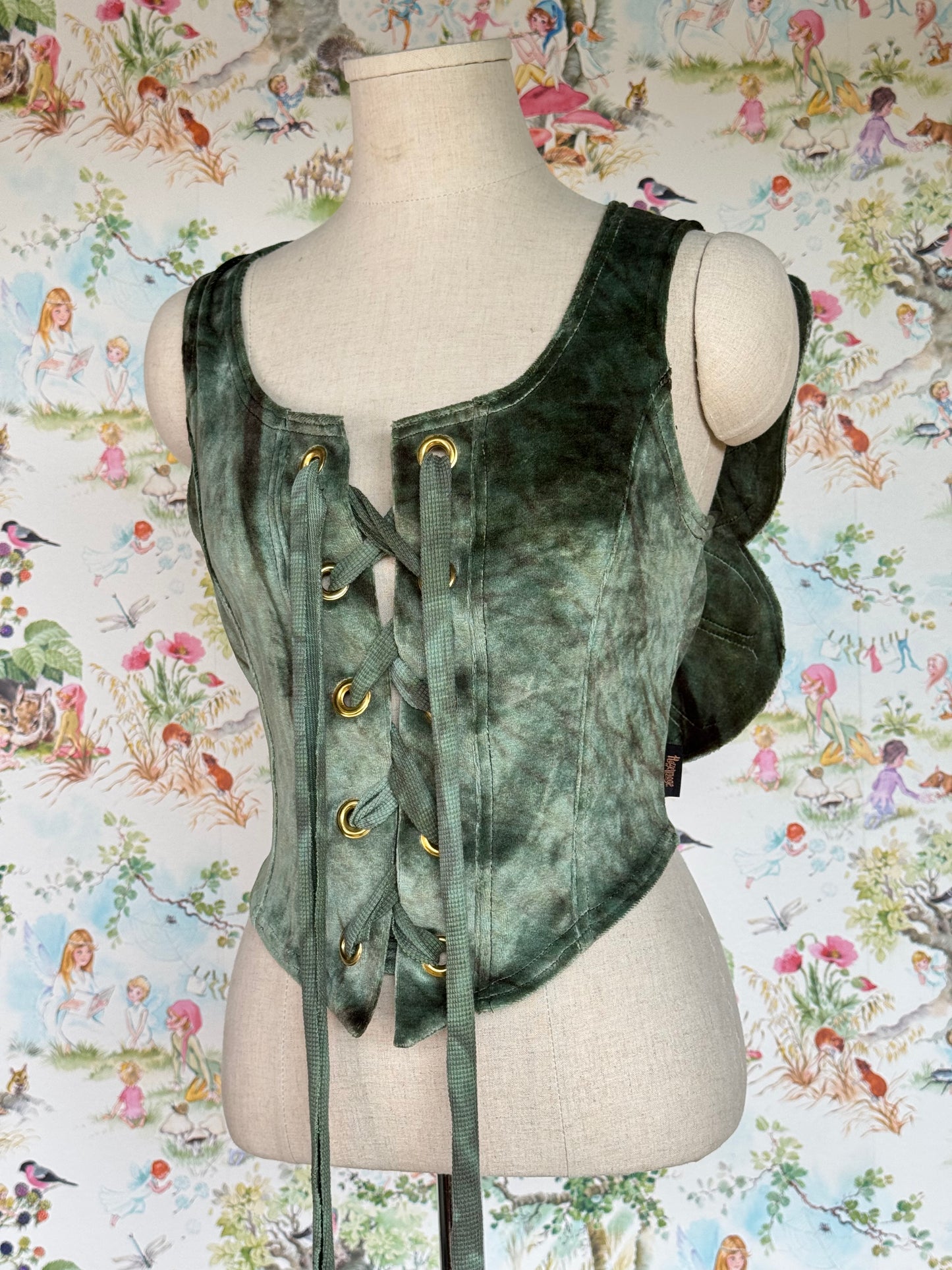 Snowrose Faewing Vest