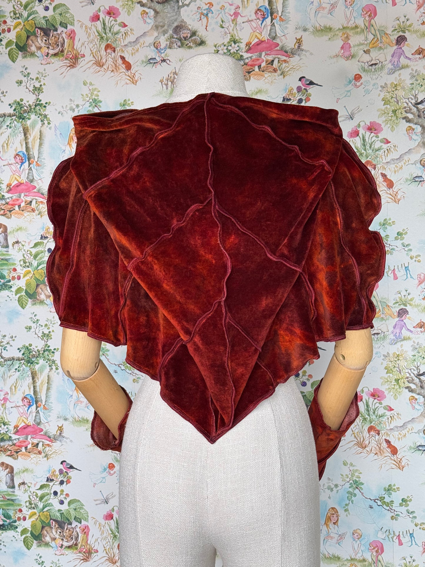 Wytchfire Leafae Poncho Set