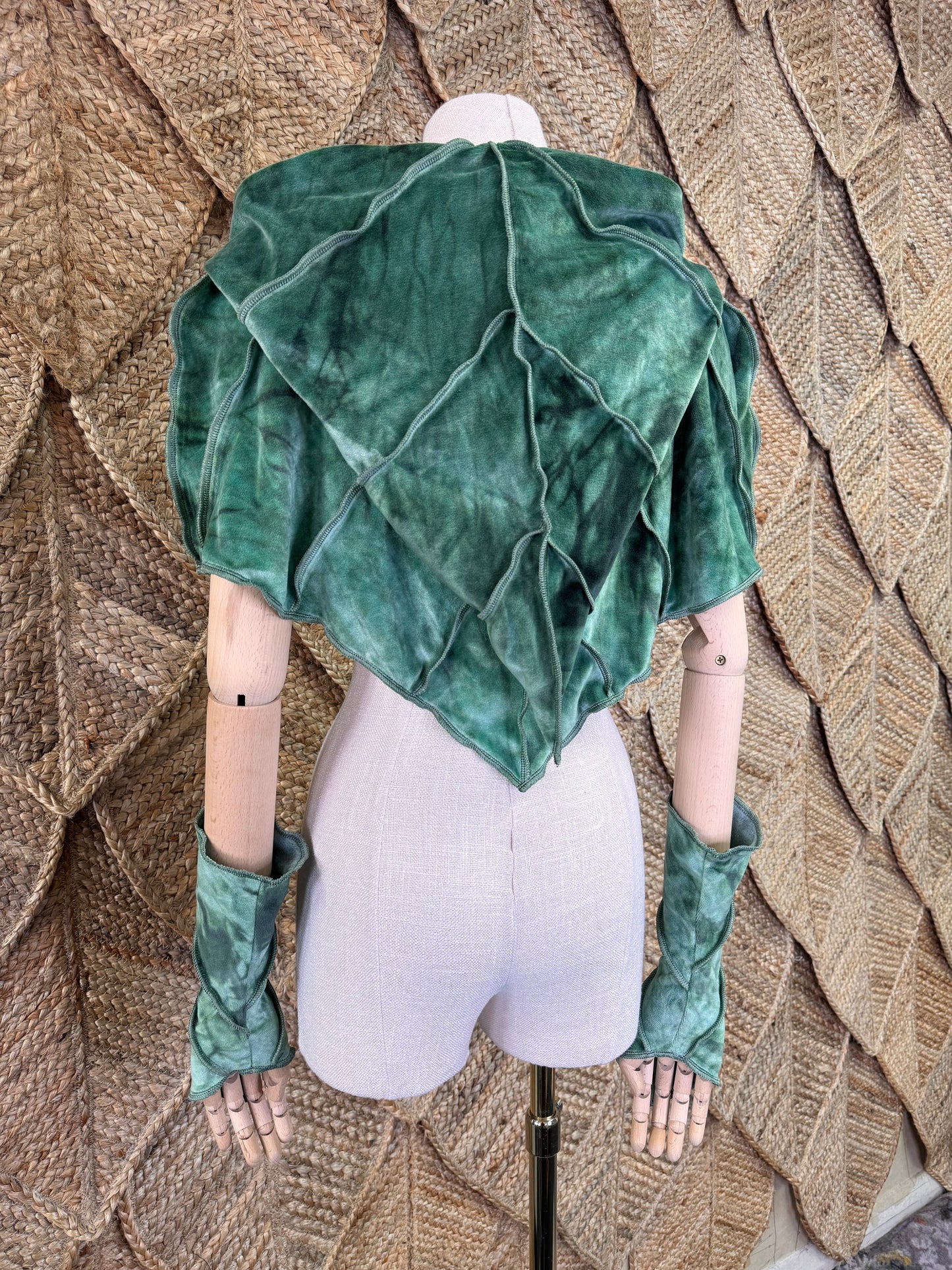 Snowdrop Leafae Poncho Set