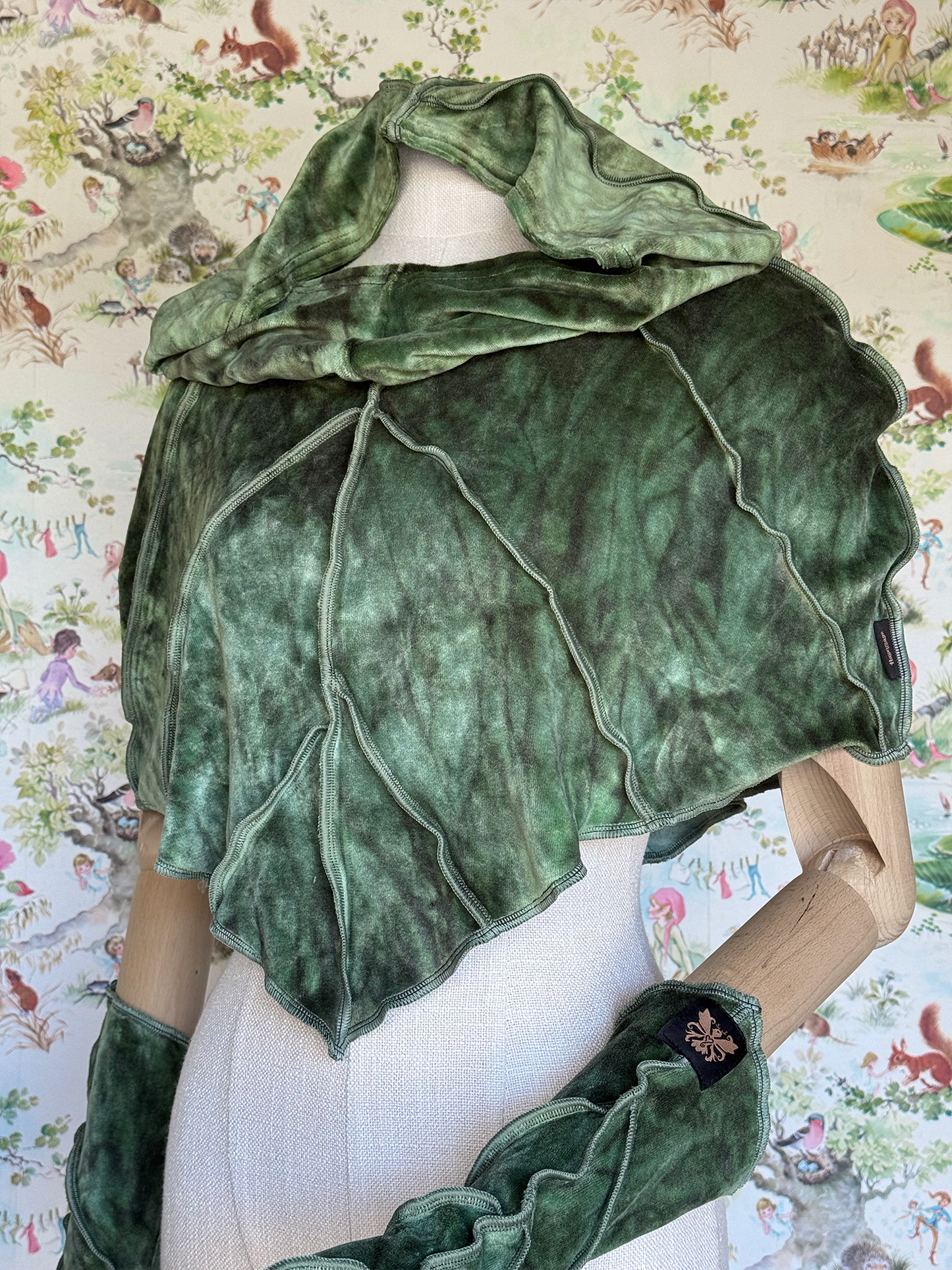Snowdrop Leafae Poncho Set