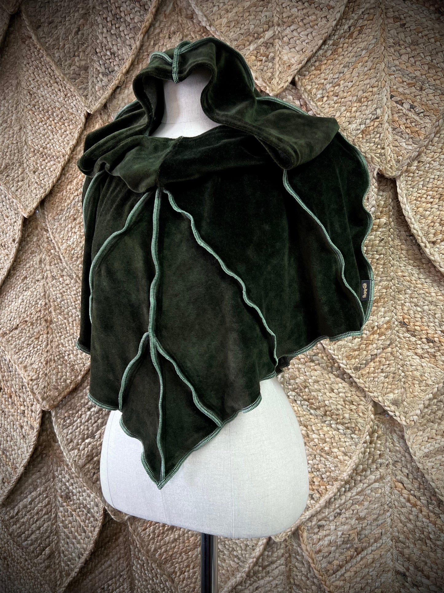 Moss Mountain Leafae Poncho Set