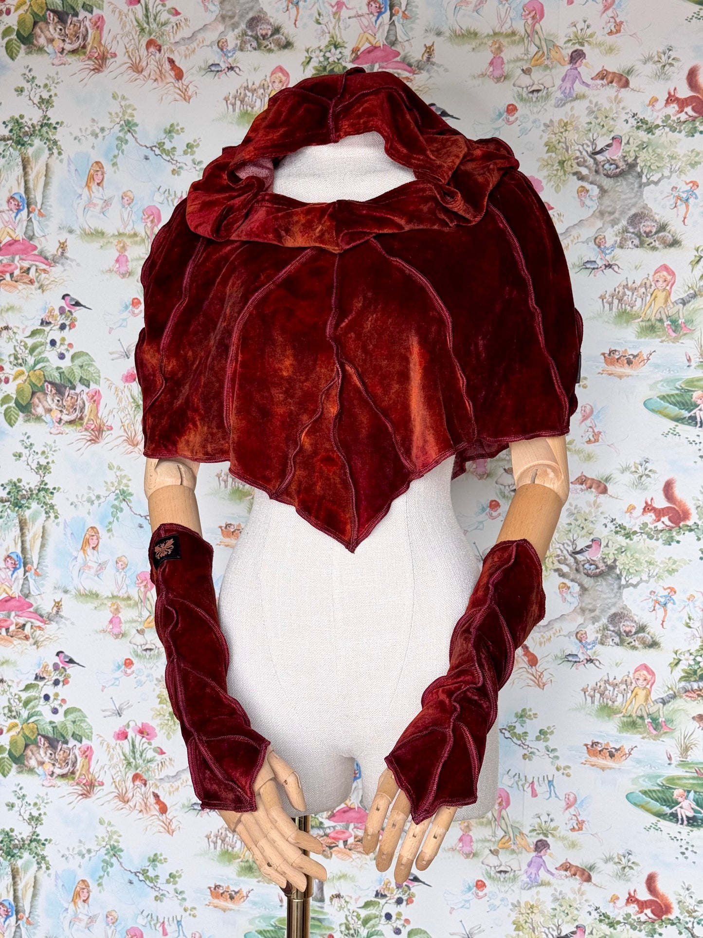 Wytchfire Leafae Poncho Set