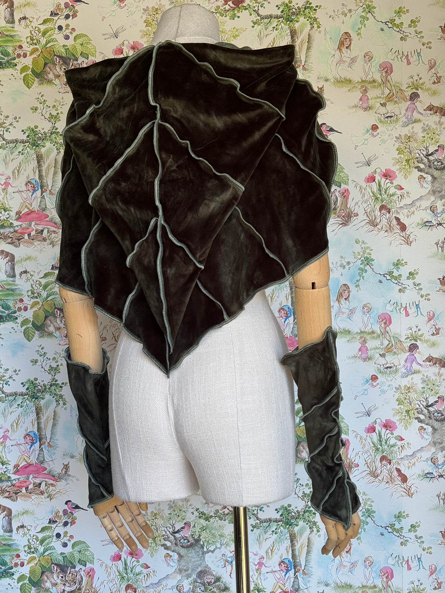 Moss Mountain Leafae Poncho Set