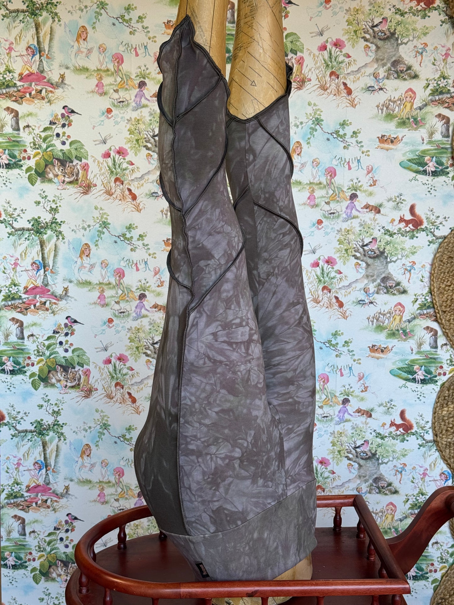 Gargoyle Leafae Leggings