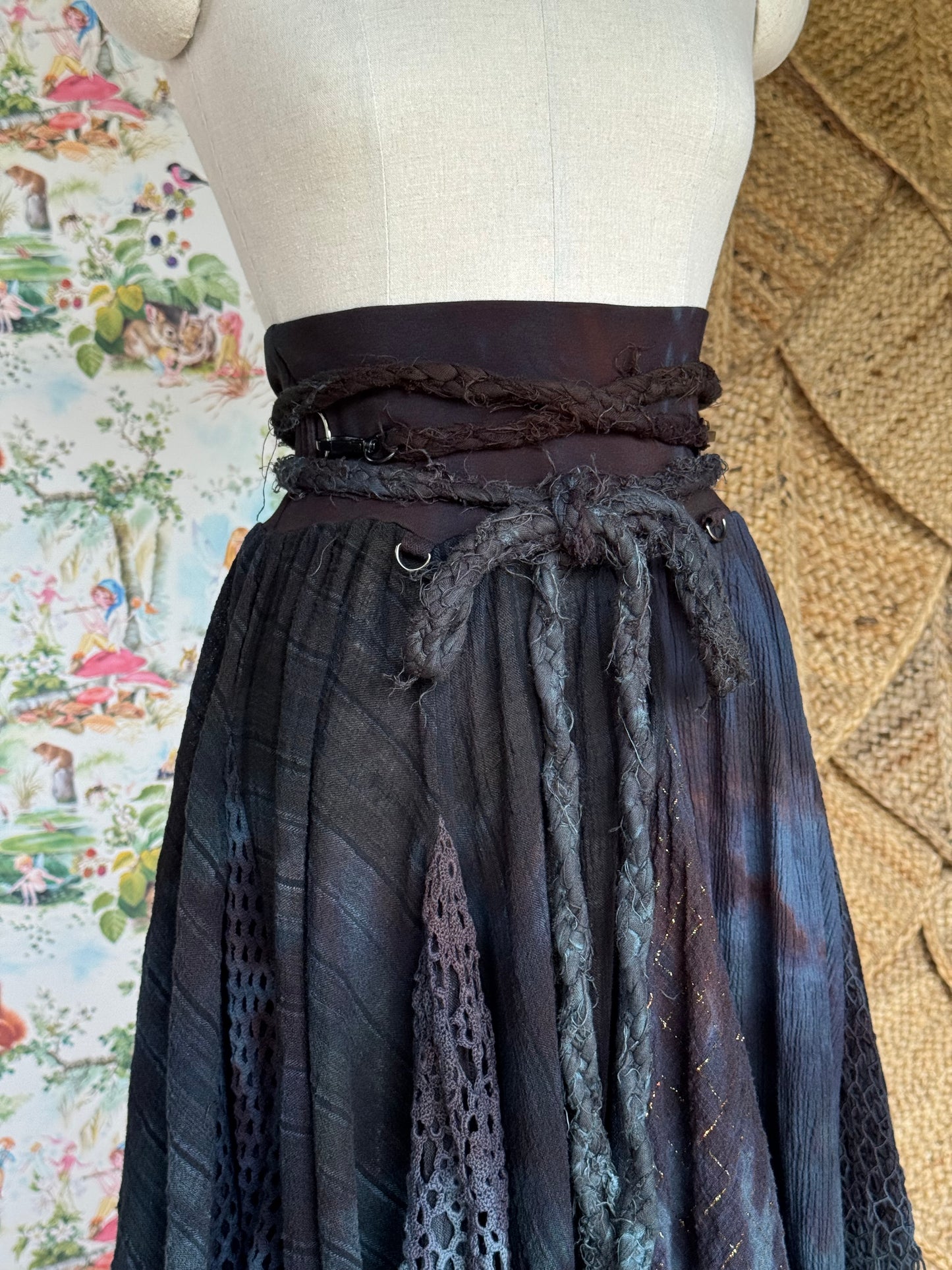 Katipō Cavern Relic Skirt