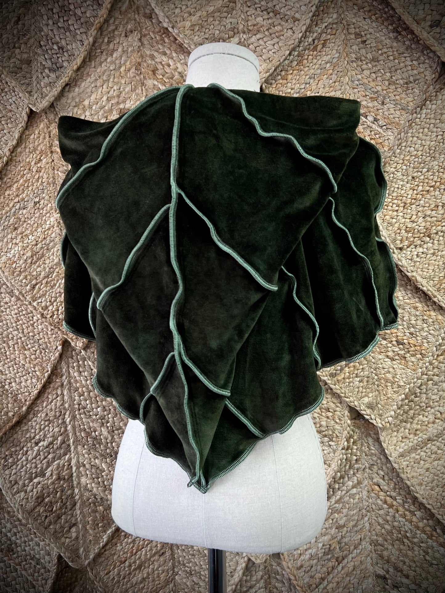 Moss Mountain Leafae Poncho Set