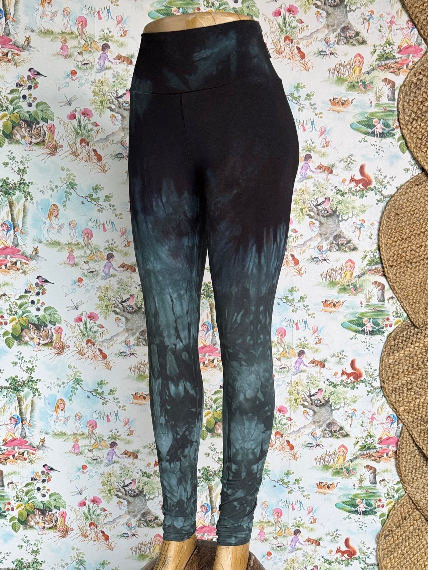 Katipō Cavern Pixie Leggings